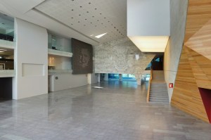 506113d028ba0d78ba00021b_centro-cultural-roberto-cantoral-broissin-architetcs_lobby_-1-_photo-_alejandro_rocha-1000x664