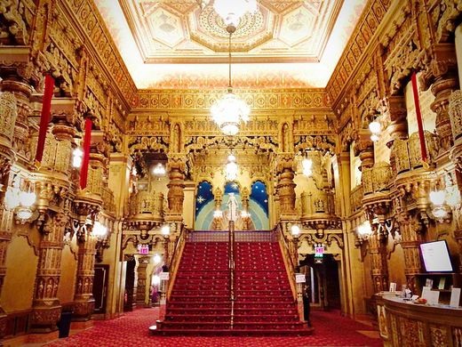 United_Palace_Lobby.jpg