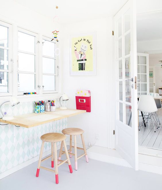 WALL-MOUNTED-DESK-AS-SEEN-ON-ESTILOESCANDINAVO