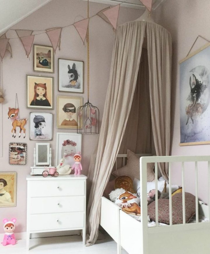 gallery-wall-kids-room-1