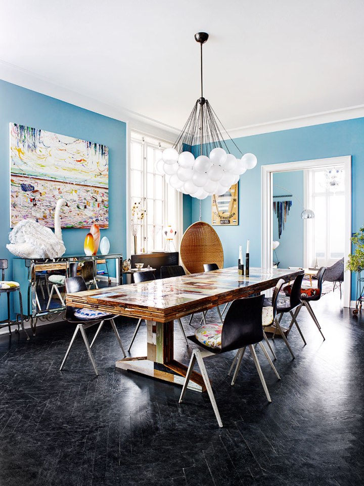 blue-walls-and-black-herringbone-floors