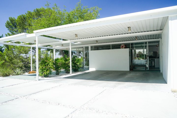 koenigs-case-study-house-1-in-glendale-which-koenig-was-using-as-his-own-residence-at-the-time-the-scotts-were-so-impressed-by-the-house-that-they-rang-the-doorbell-met-koenig-and-asked-