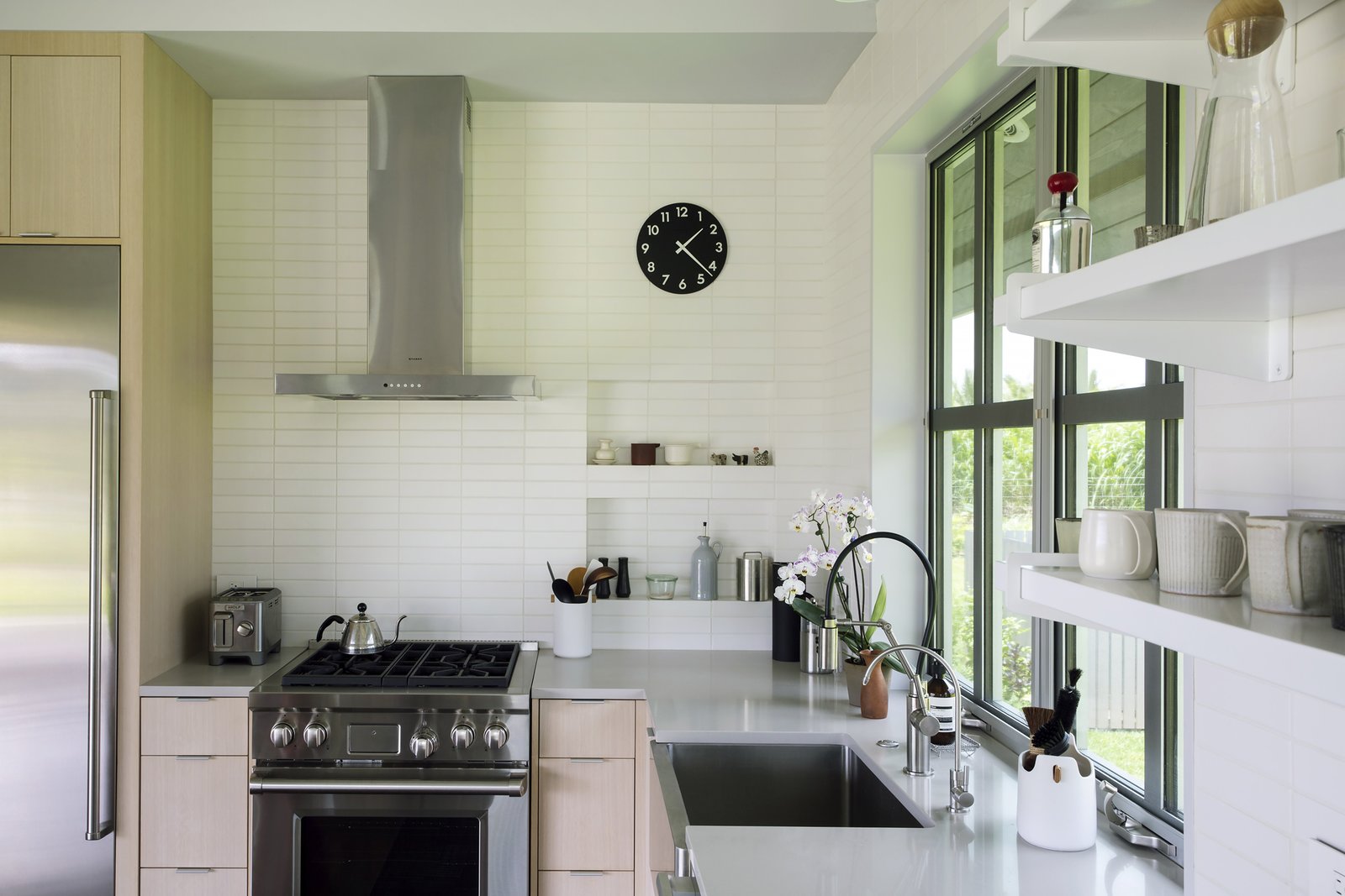 upcountry-maui-cottage-and-barn-kitchen