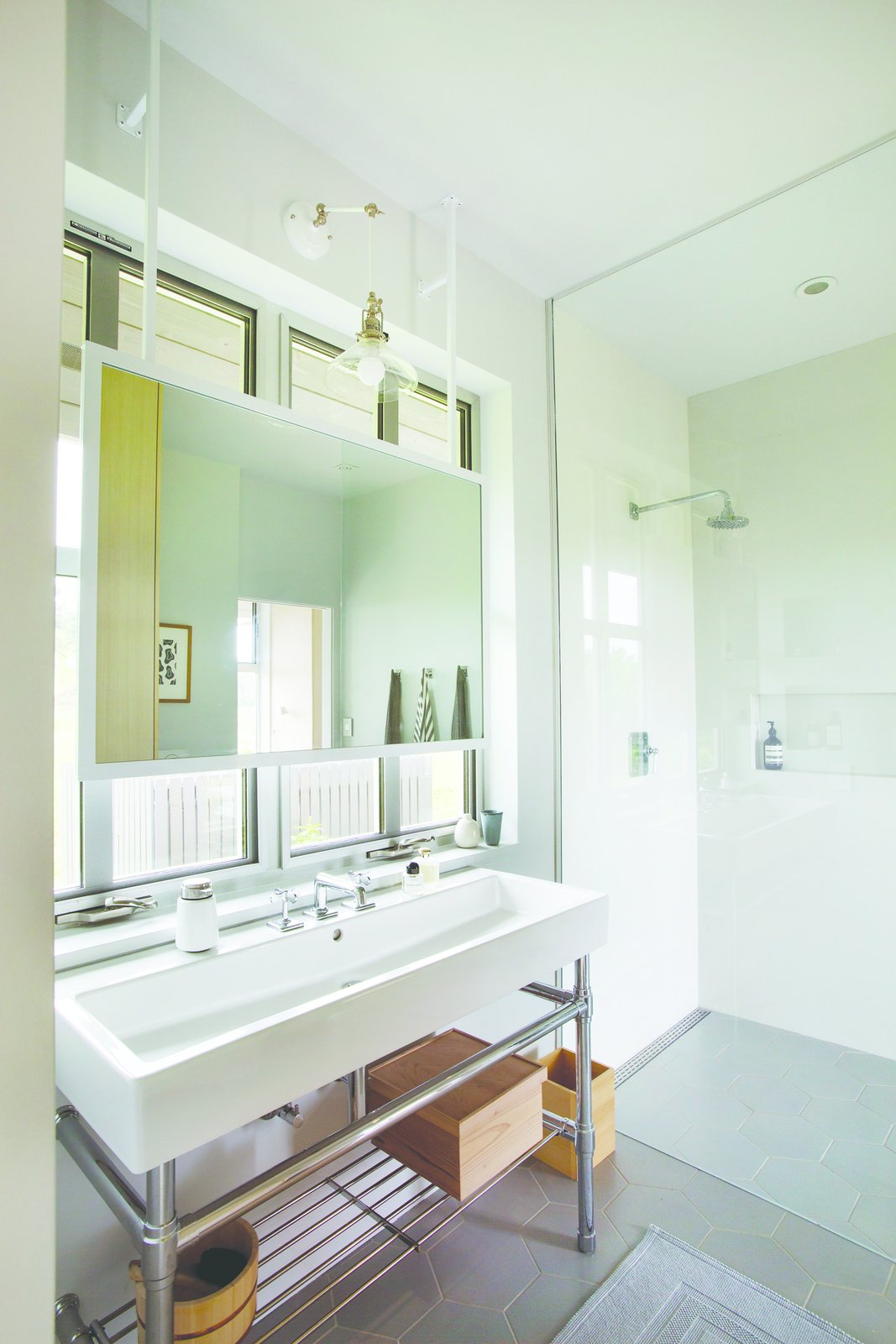 upcountry-maui-cottage-and-barn-master-bathroom