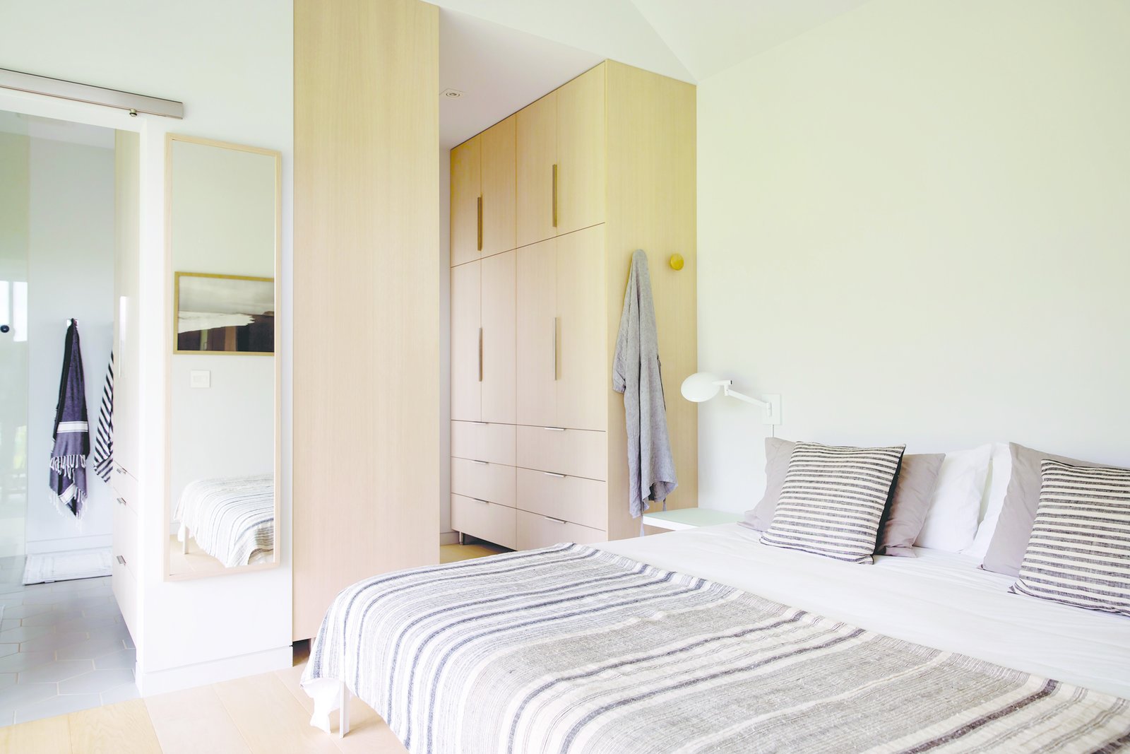 upcountry-maui-cottage-and-barn-master-bedroom