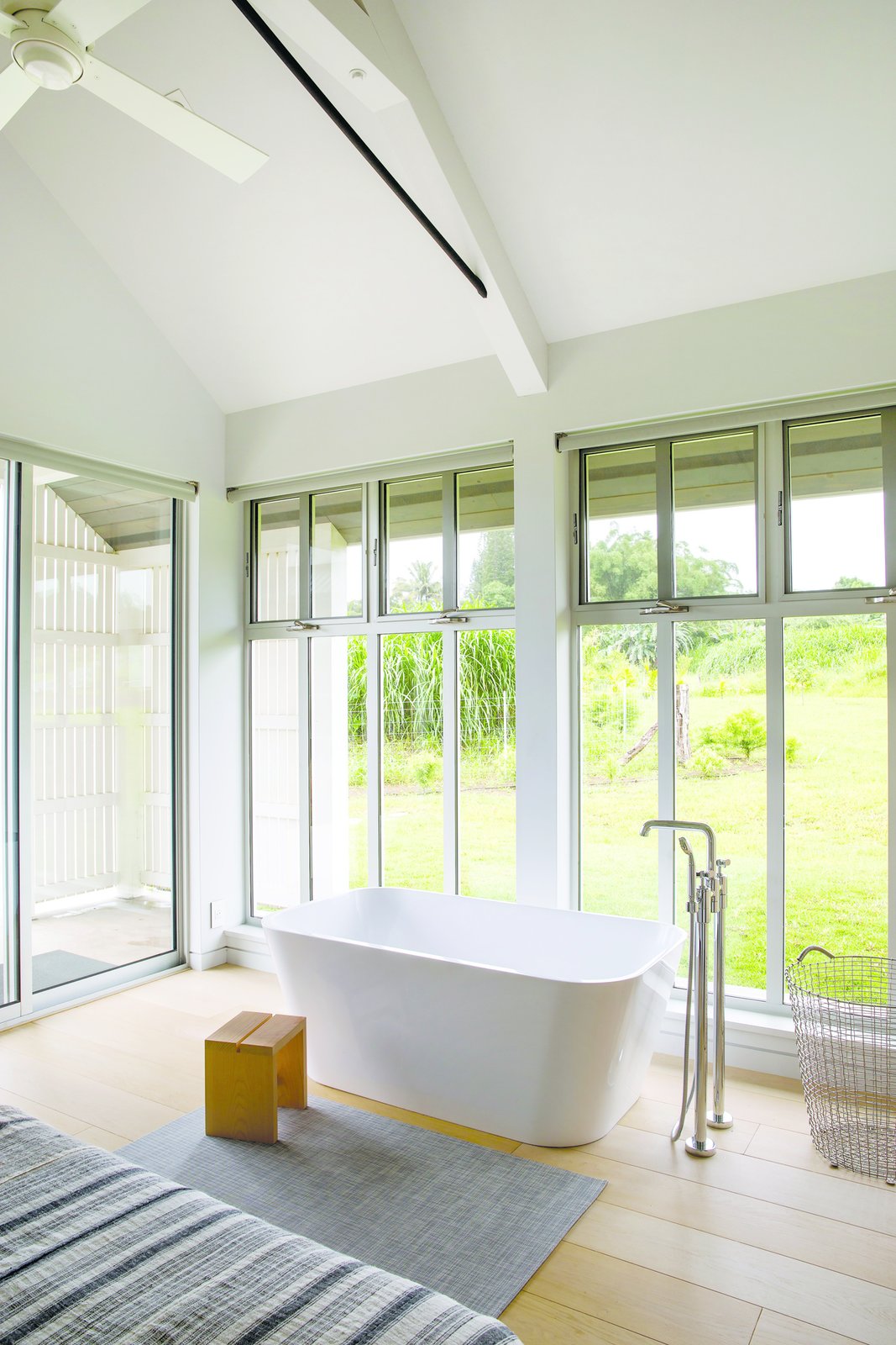 upcountry-maui-cottage-and-barn-soaking-tub-in-master-bedroom