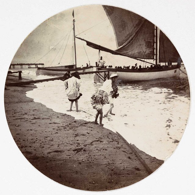 Children-paddling-in-the-sea-about-1890.jpg